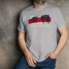 Camisa Trust No One - Loja Urban Style