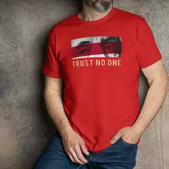 Camisa Trust No One