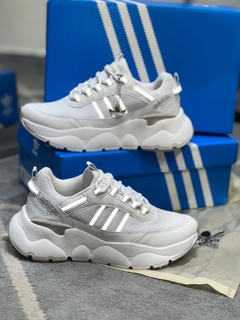 TÊNIS ADIDAS DYMOND na internet