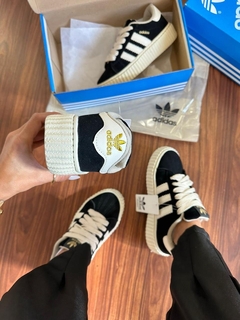 TÊNIS ADIDAS COURT - PRETO na internet
