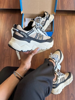 TÊNIS ADIDAS DYMOND na internet