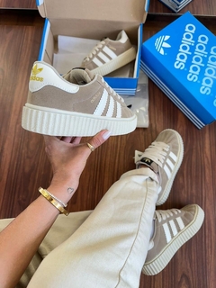 TÊNIS ADIDAS COURT - BEGE na internet
