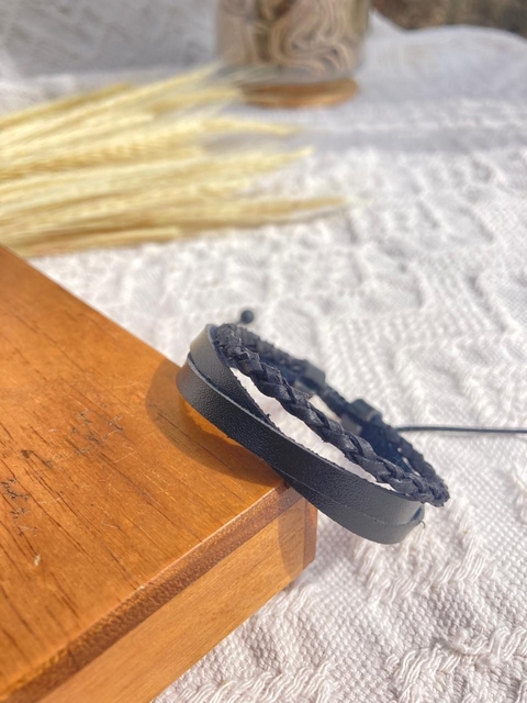 Pulseira tira lisas e trançadas