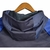 Jaqueta Corta-Vento Manchester United 23/24 - Masculina Adidas - Azul com detalhes em branco - CAMISAS DE FUTEBOL - NO TRAJE F.C