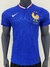 Camisa de futebol masculina da seleção da França, modelo 2024, na cor azul, com detalhes em vermelho e branco, e logo da Nike.