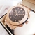 relogio hublot gineve big bang dourado com fundo marrom