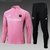 kit treino inter miami temporada 25/26 nas cores jaqueta rosa com detalhes branco e cinza e calça preta com detalhes branco