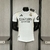 Camisa masculina do Real Madrid, versão jogador, na cor branca com detalhes em amarelo e preto, exibindo o logotipo da Adidas e o escudo do clube.