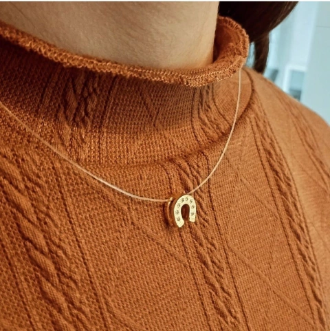 CHOKER NYLON FERRADURA OURO