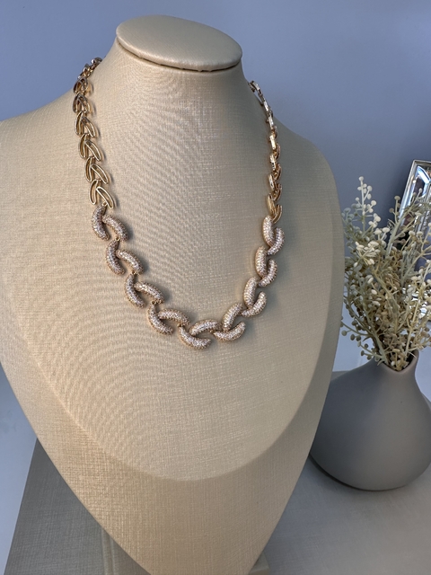 Colar Cravejado Médio