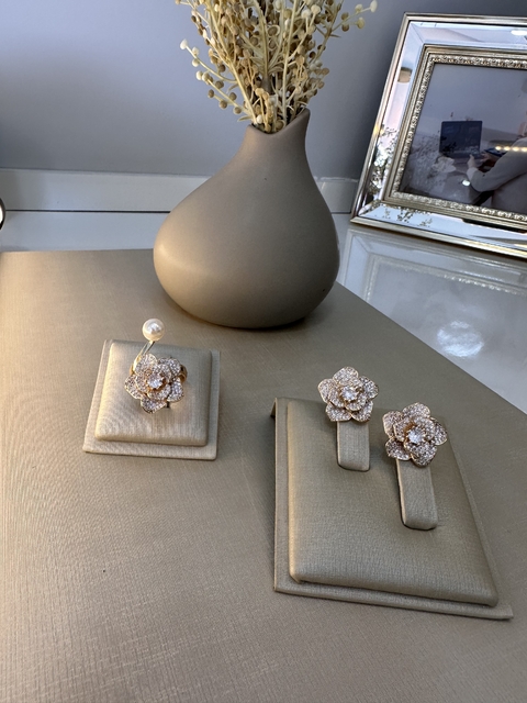 Anel + Par de Brincos com Pedras Cravejadas