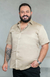 Camisa Acetinada Manga Curta Slim Plus Size Cor Bege na internet