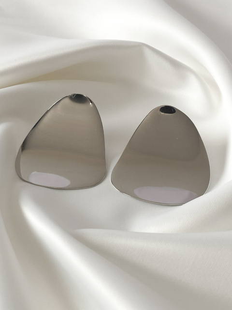 Brinco chapa máxi orgânico banhado a ródio branco