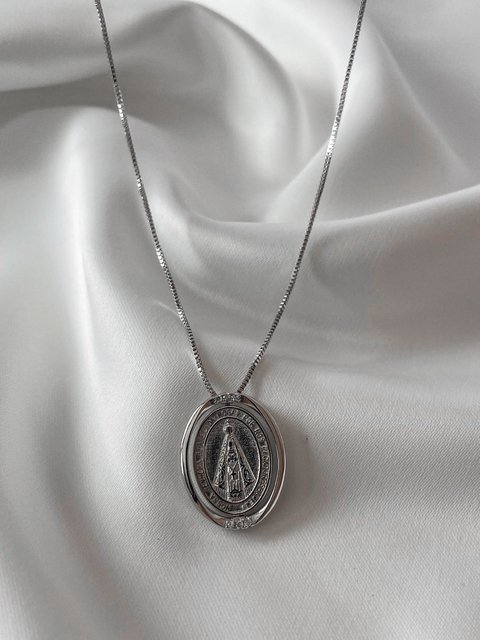 Colar Nossa Senhora com pingente giratório banhado a ródio branco - comprar online