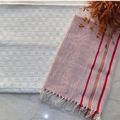 Kit Lavabo Luxo 2 peças Dama Cru e Toalha Vermelha