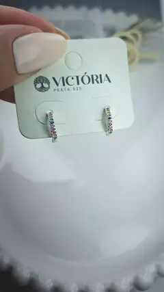 Brinco Argola Colors 13mm Diâmetro Fecho Clic em Prata 925 - Victória Joias em Prata 925