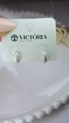 Brinco Argola Trabalhada 11mm Diâmetro Fecho Clic em Prata 925 na internet