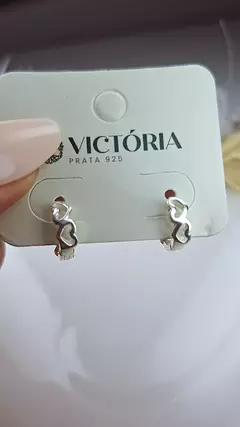 Brinco Argola Corações Vazados 13 mm Diâmetro Fecho Clic em prata 925 - Victória Joias em Prata 925