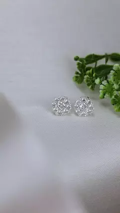 Brinco Redondo Cravejado Zirconia em Prata 925