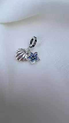 Pingente Berloque Flor e Concha Zirconia Azul em Prata 925