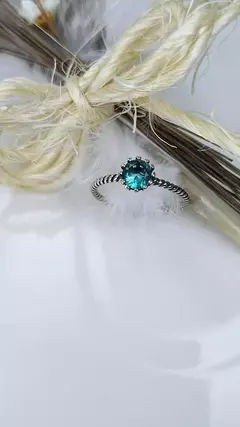 Anel Torcido Zirconia Verde Envelhecido em Prata 925 na internet