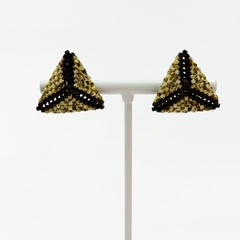 Aretes triangulo 3D en internet