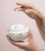 Creme Acetinado Hidratante Desodorante Corporal Lily 250g na internet