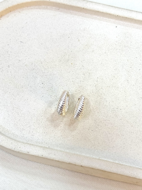 Argola oval detalhada P - comprar online