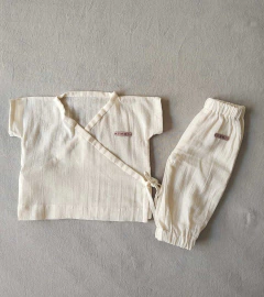 Camiseta cruzada y pantalón - comprar online