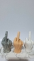 Escultura dedo do meio na internet