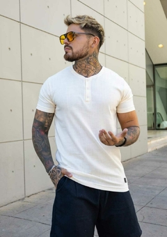 Imagen de REMERA AMBITIONS LINO