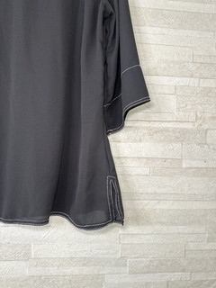 Blusa com pesponto da By Rose // G - loja online