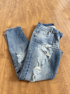 Calça jeans rasgada cós baixo - comprar online