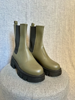 Bota tratorada Forever 21