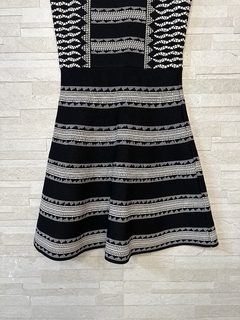 Imagem do Vestido evasê preto e branco