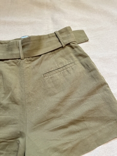 Shorts com cinto da Zara na internet