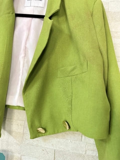 Blazer cropped de viscose e linho - comprar online