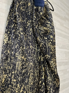 Saia midi azul e dourada da Zara // M