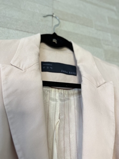 Blazer rosè da Zara // PP na internet