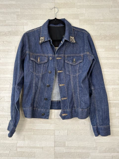Jaqueta Jeans com gola de strass da Animale // G