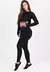 Conjunto fitness com calça legging preta, top cropped e detalhes em telinha, modelado por uma mulher com cabelo longo.