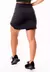 Short saia fitness preta com cintura alta, vista traseira, ideal para academia.