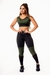 Conjunto fitness feminino com calça legging preta e detalhes em verde militar, e cropped regata com detalhes em tela.