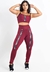 Conjunto fitness marsala com calça legging de cintura alta e cropped, modelo com elásticos e detalhes em letras.