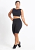 Conjunto fitness feminino composto por cropped e bermuda na cor preta, ideal para atividades físicas.