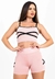 Conjunto fitness rosa com cropped e short de cintura alta, apresentando detalhes em elásticos em X.