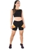 Conjunto fitness feminino composto por cropped preto e short preto com detalhes amarelos, ideal para atividades físicas.