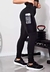 Calça legging fitness preta com bolso em tela, ideal para atividades físicas.