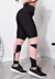 Calça legging fitness preta com detalhes em rosa, ideal para atividades físicas.