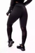 Calça legging fitness preta com detalhe em tela, vista traseira, ideal para academia.